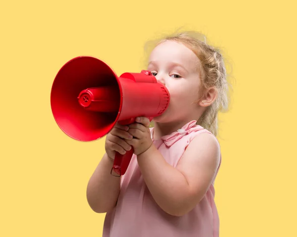 Adorável Loira Criança Gritando Através Megafone — Fotografia de Stock