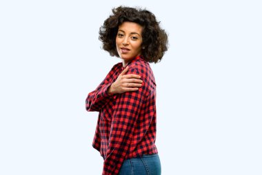 Güzel Arap kadın kendinden emin ve mutlu bir büyük doğal gülümseme gülmüyorum, doğal ifade ile