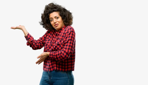 Mooie Arabische Vrouw Twijfel Expressie Verwarren Vraag Concept Onzekere Toekomst — Stockfoto