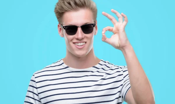 Young Handsome Blond Man Wearing Sunglasess Doing Sign Fingers Excellent — Stock Photo, Image