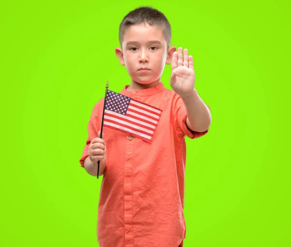 Темні Волохата Маленька Дитина Тримає Прапор Сполучених Штатів Відкритою Боку — стокове фото