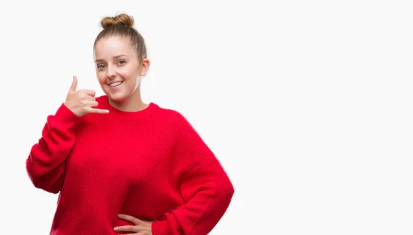 Giovane Donna Bionda Che Indossa Panino Maglione Rosso Sorridente Facendo — Foto Stock