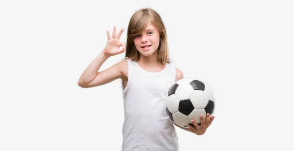 Jovem Criança Loira Segurando Bola Futebol Fazendo Sinal Com Dedos — Fotografia de Stock