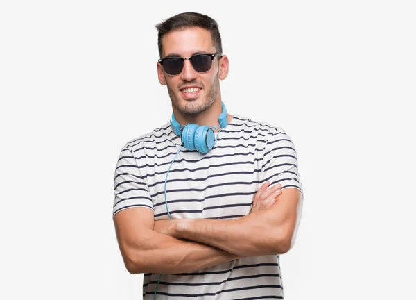 Guapo Joven Con Auriculares Cara Feliz Sonriendo Con Los Brazos —  Fotos de Stock