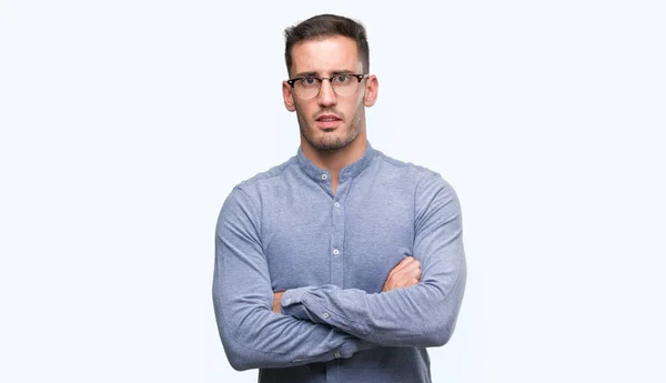 Bonito Homem Jovem Elegante Usando Óculos Céticos Nervosos Desaprovando Expressão — Fotografia de Stock