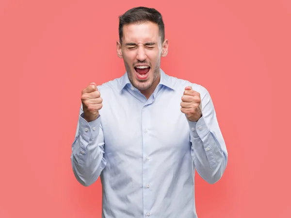 Bonito Jovem Empresário Animado Para Sucesso Com Braços Levantados Celebrando — Fotografia de Stock