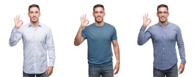 El ve parmak ile ok işareti yapıyor olumlu gülümseyen farklı kıyafetler giymiş yakışıklı delikanlı. Başarılı ifade.