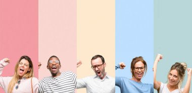 Karışık grup zaferin büyük başarı, güç, enerji ve olumlu duygular ifade insanlar, kadınlar ve erkekler mutlu ve heyecanlı kutluyor. Yeni iş neşeli kutluyor