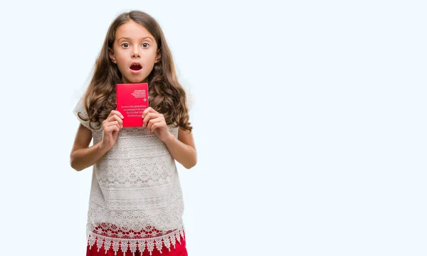 Μελαχρινή Κορίτσι Ισπανόφωνος Κατέχουν Διαβατήριο Της Ελβετίας Φοβάται Σοκ Πρόσωπο — Φωτογραφία Αρχείου