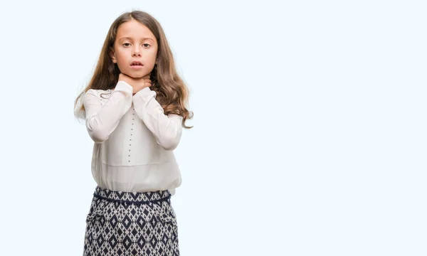 Barna Hispán Lány Kiabálás Megfojt Mert Fájdalmas Megfojtani Egészségügyi Probléma — Stock Fotó
