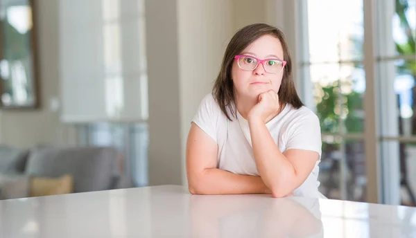 Syndrome Woman Home Serious Face Thinking Question Very Confused Idea — Stock Photo, Image