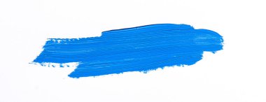 Beyaz arka plan üzerinde izole mavi fırça darbesi