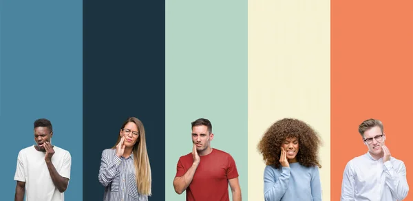 Grupp Människor Över Vintage Färger Bakgrund Att Röra Munnen Med — Stockfoto