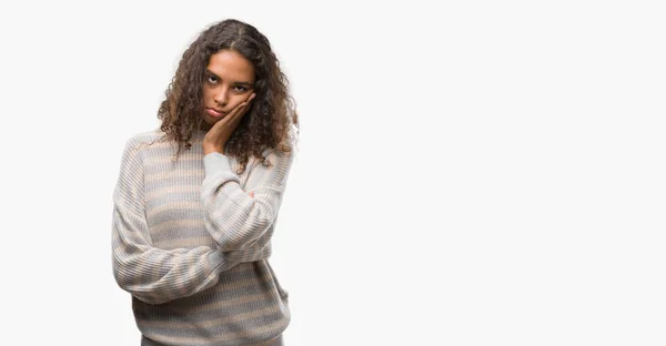 Mooie Jonge Spaanse Vrouw Dragen Strepen Trui Denken Zoek Moe — Stockfoto