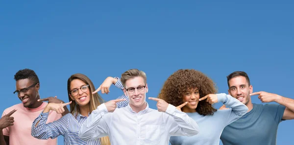 Composition Group Friends Blue Blackground Smiling Confident Showing Pointing Fingers — Stock Photo, Image