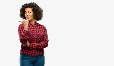 Güzel Arap kadın uzak yan parmak ile işaret