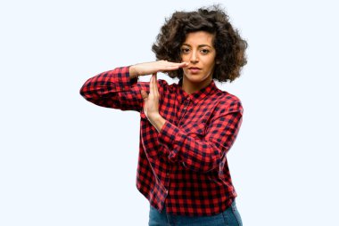 Güzel Arap kadın hareketi el ile bir zaman kazanmak ciddi