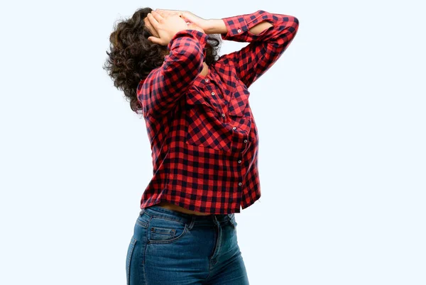 Mooie Arabische Vrouw Stressvolle Houden Handen Het Hoofd Moe Gefrustreerd — Stockfoto