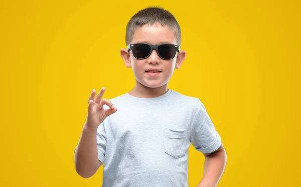 Dark Haired Little Child Wearing Sunglasses Doing Sign Fingers Excellent — Stock Photo, Image