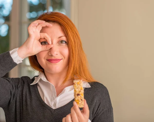 Redhead Woman Eating Cereal Bar Home Happy Face Smiling Doing — Stock Photo, Image