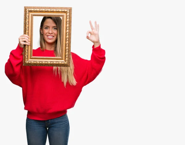 Bella Giovane Donna Che Tiene Cornice Vintage Facendo Segno Con — Foto Stock