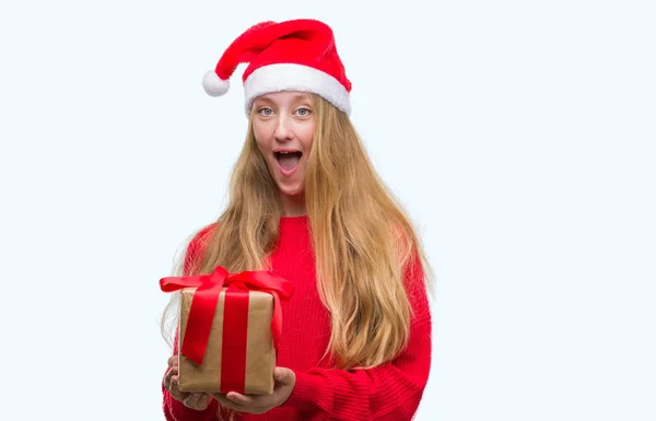 Adolescente Blonde Portant Chapeau Père Noël Effrayée État Choc Avec — Photo