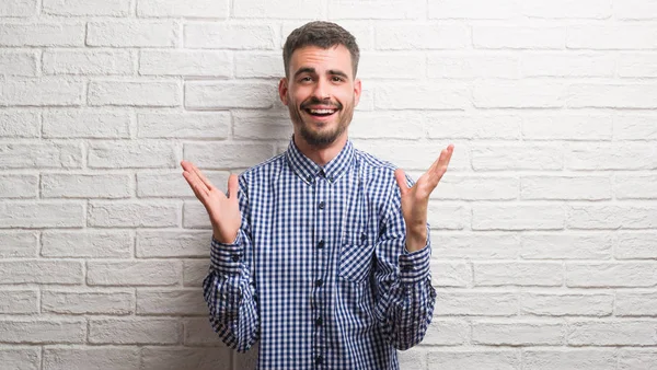 Homem Adulto Jovem Sobre Parede Tijolo Branco Muito Feliz Animado — Fotografia de Stock