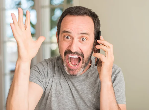 Hombre Mediana Edad Usando Teléfono Inteligente Muy Feliz Emocionado Expresión —  Fotos de Stock