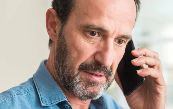 Middle Age Man Using Smartphone Confident Expression Smart Face Thinking — Stock Photo, Image