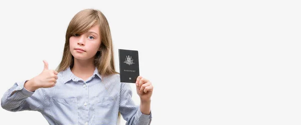 Jovem Criança Loira Segurando Passaporte Australiano Feliz Com Grande Sorriso — Fotografia de Stock