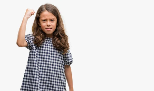 Brunette Hispánský Dívka Nosí Černé Bílé Šaty Naštvaný Frustrovaný Křičí — Stock fotografie