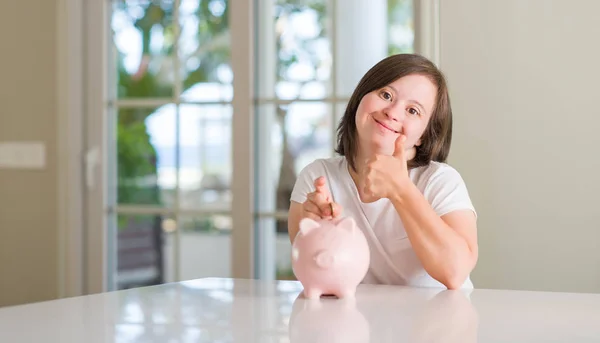 Syndroom Van Vrouw Thuis Houden Piggy Bank Blij Met Grote — Stockfoto