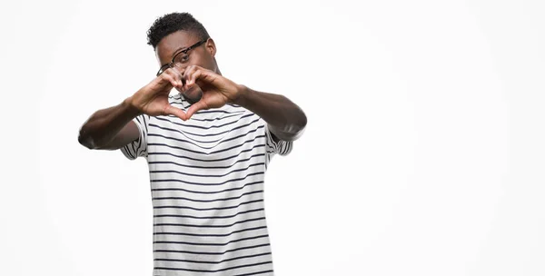 Mladý Američan Afričana Muž Nosí Brýle Námořnické Tričko Usmíval Lásce — Stock fotografie