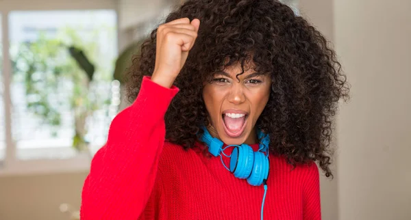 African American Woman Wearing Headphones Angry Mad Raising Fist Frustrated — Stock Photo, Image