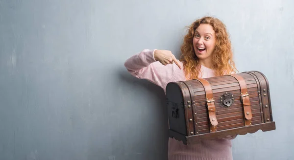 Young Redhead Woman Holding Vintage Chest Very Happy Pointing Hand — Stock Photo, Image