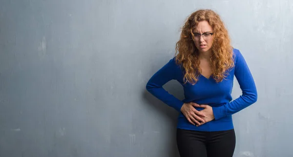 Young Redhead Woman Grey Grunge Wall Hand Stomach Because Indigestion — Stock Photo, Image
