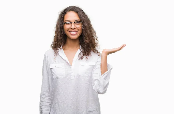 Beautiful Young Hispanic Woman Smiling Cheerful Presenting Pointing Palm Hand — Stock Photo, Image