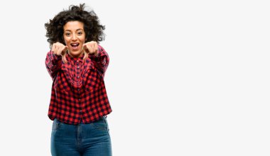 İşaret parmağı ile ön güzel Arap kadın