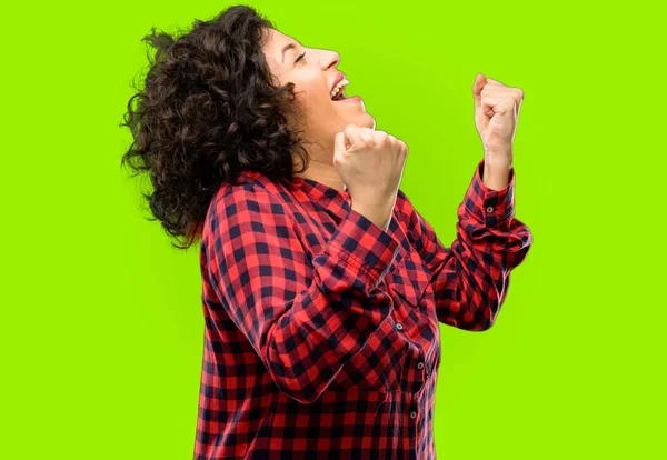 Mujer Árabe Hermosa Feliz Emocionado Expresando Gesto Ganador Exitoso Celebrando —  Fotos de Stock