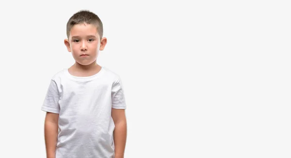 Niño Pelo Oscuro Con Una Expresión Segura Cara Inteligente Pensando — Foto de Stock