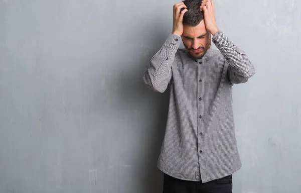 Genç Yetişkin Adam Çünkü Umutsuz Stresli Baş Ağrısı Acı Gri — Stok fotoğraf