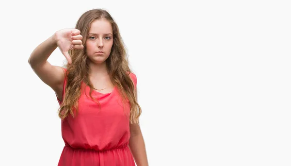 Giovane Donna Bionda Vestita Rosa Con Viso Arrabbiato Segno Negativo — Foto Stock