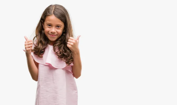 Brünettes Hispanisches Mädchen Rosa Kleid Erfolgszeichen Tut Positive Geste Mit — Stockfoto