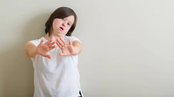 Syndrom Frau Steht Über Wand Angst Und Angst Mit Angst — Stockfoto