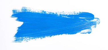 Beyaz arka plan üzerinde izole mavi fırça darbesi