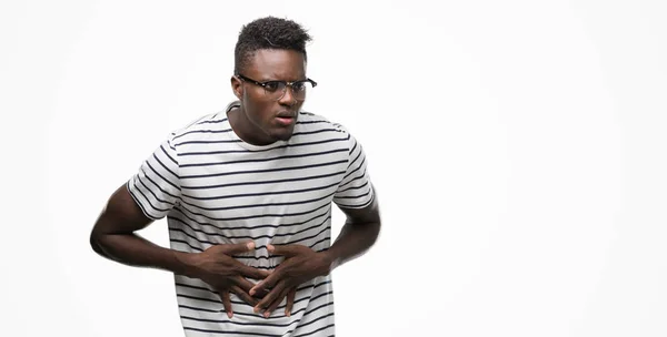 Hombre Afroamericano Joven Con Gafas Camiseta Azul Marino Con Mano — Foto de Stock