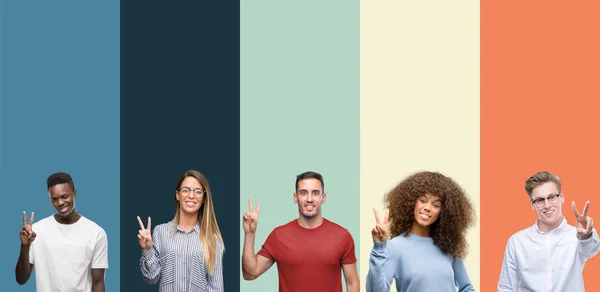 Groep Mensen Vintage Kleuren Achtergrond Weergeven Met Vingers Omhoog Nummer — Stockfoto