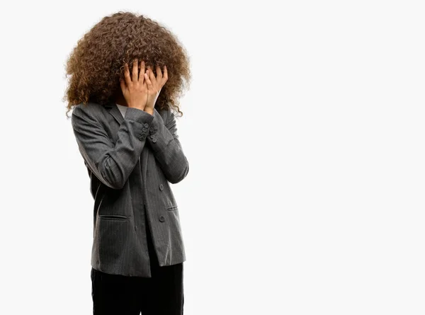 Mujer Negocios Afroamericana Con Gafas Con Expresión Triste Cubriendo Cara —  Fotos de Stock