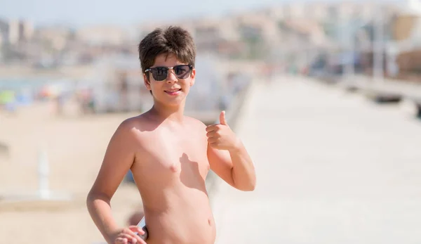 Jong Kind Vakantie Het Strand Blij Met Grote Glimlach Doen — Stockfoto