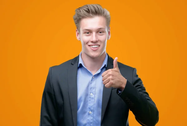 Ung Vacker Blond Business Man Lycklig Med Stort Leende Gör — Stockfoto